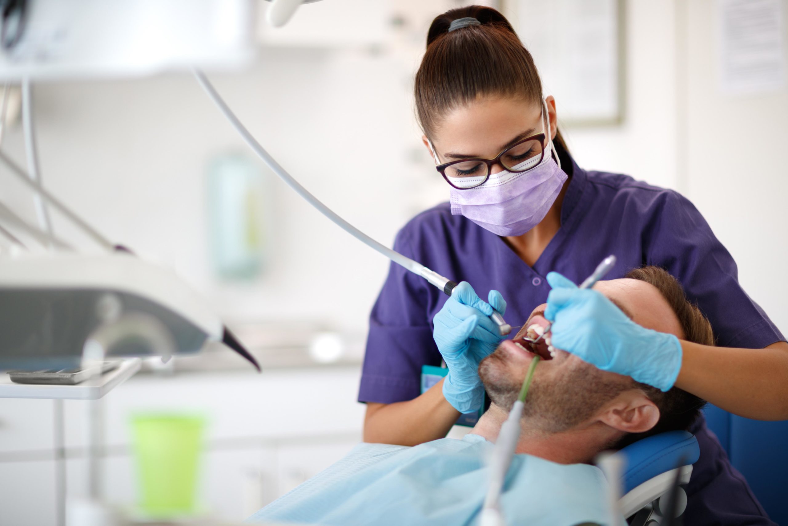Piaskowanie zębów Rondo Wiatraczna gdzie najkorzystniej jest zapisać się do stomatologa?